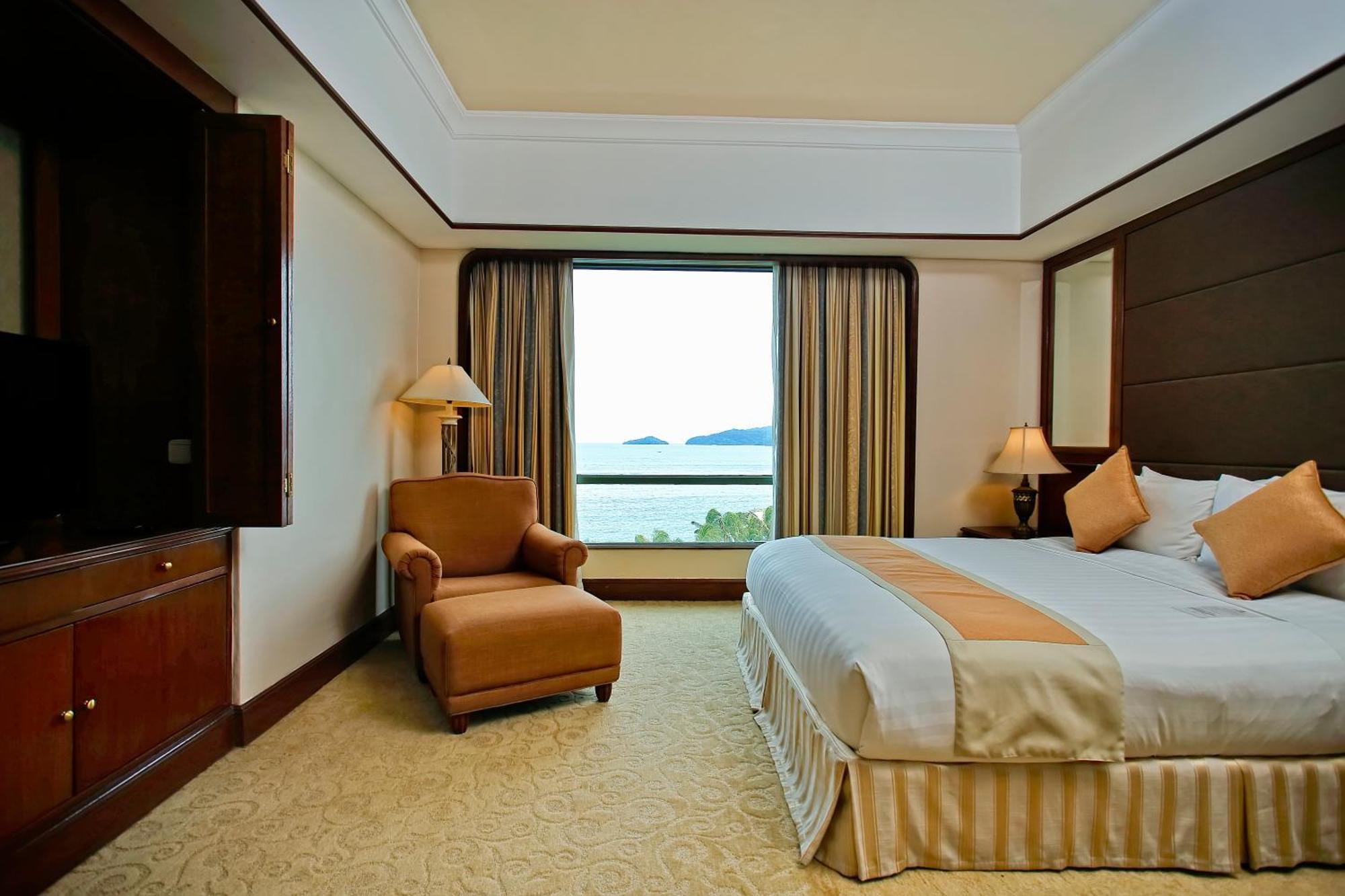 Hotel The Pacific Sutera Kota Kinabalu Exteriér fotografie A room at the hotel